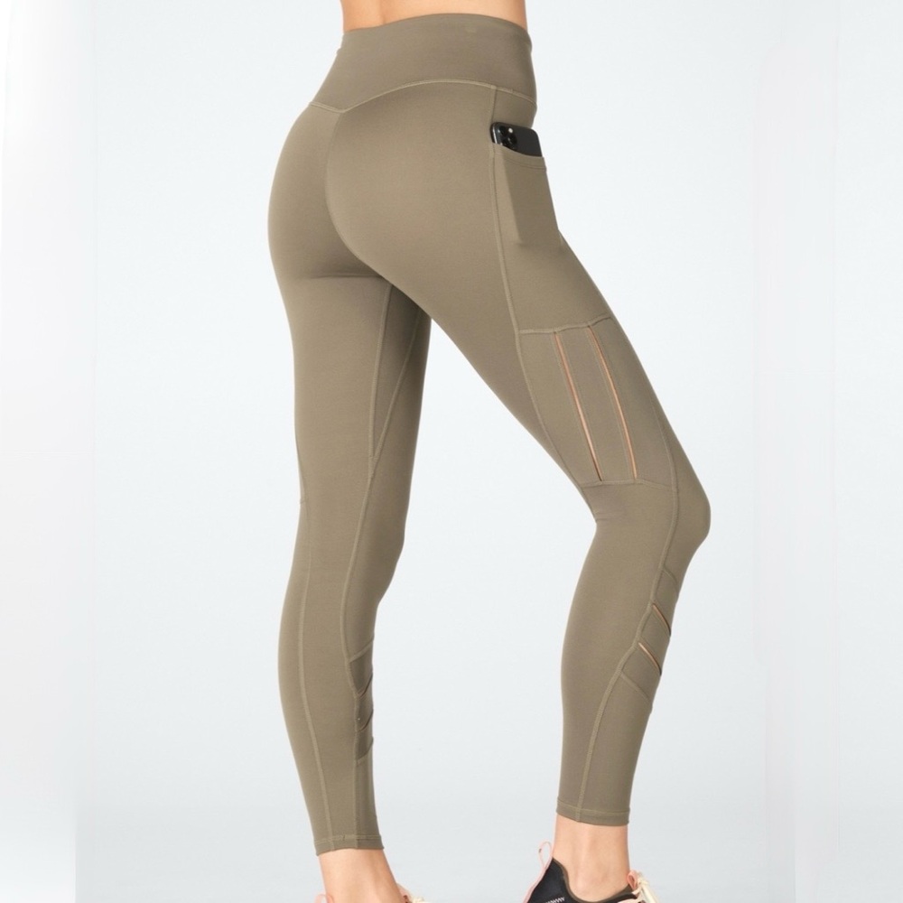 FABLETICS Grizzly Brown Anywhere Motion365 High-Waisted Moto 7/8 Gym Legging XXS